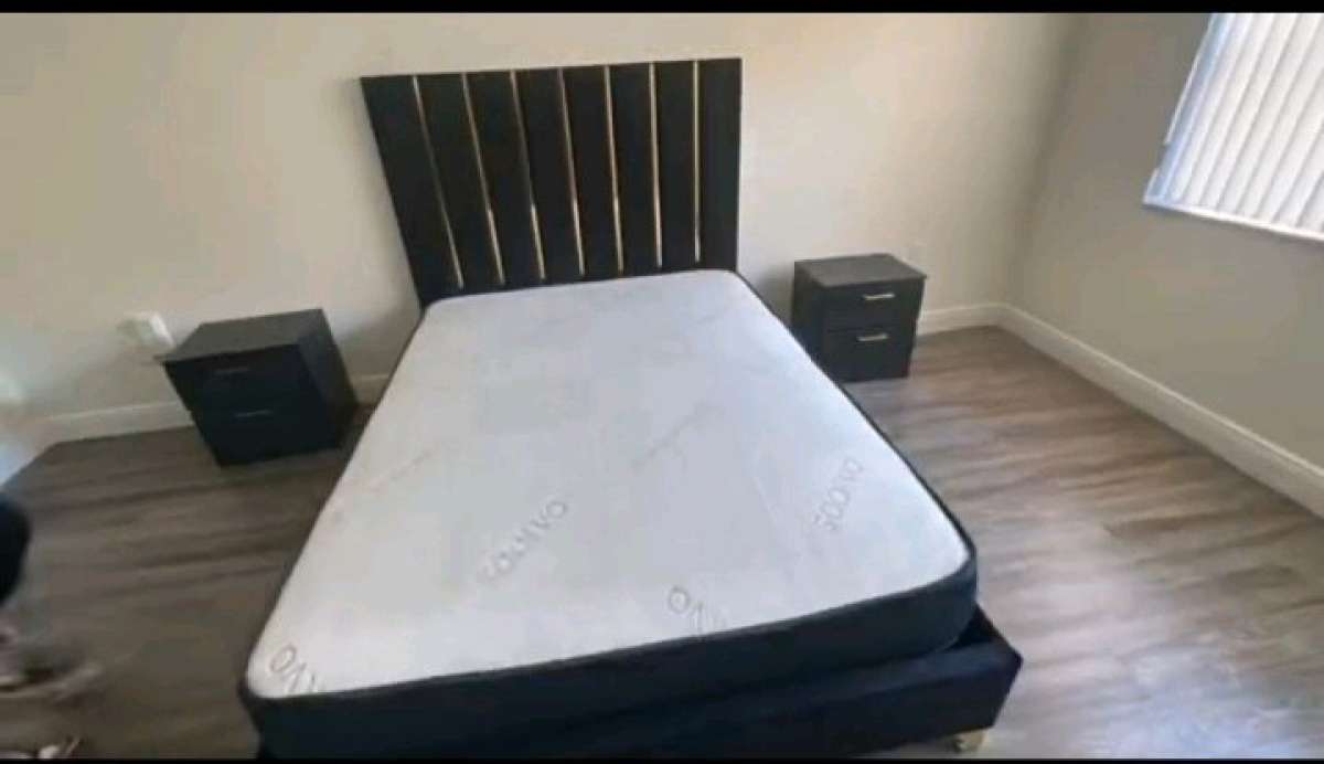 cama Queen con colchn regular Queen