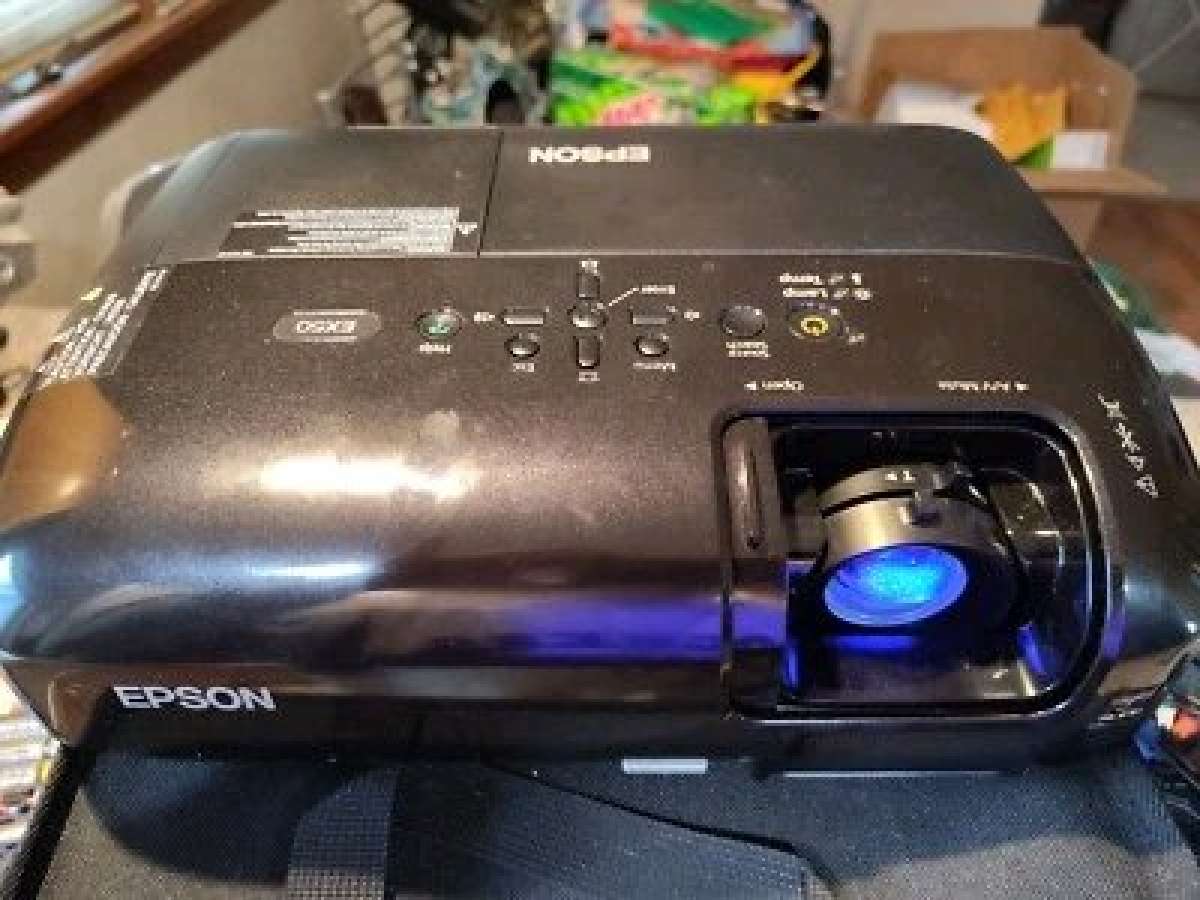 Black Epson E50 projector without Remote