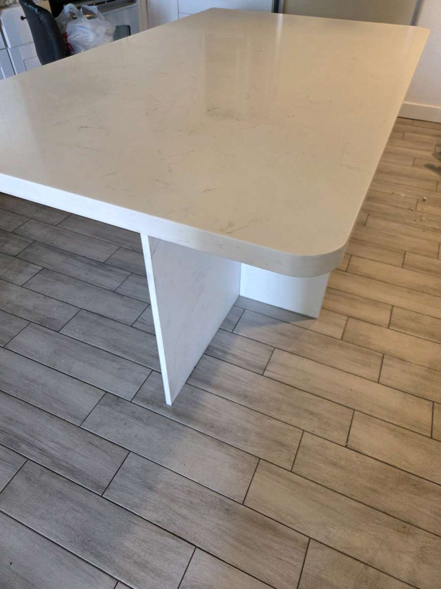 Carrera white quartz table
