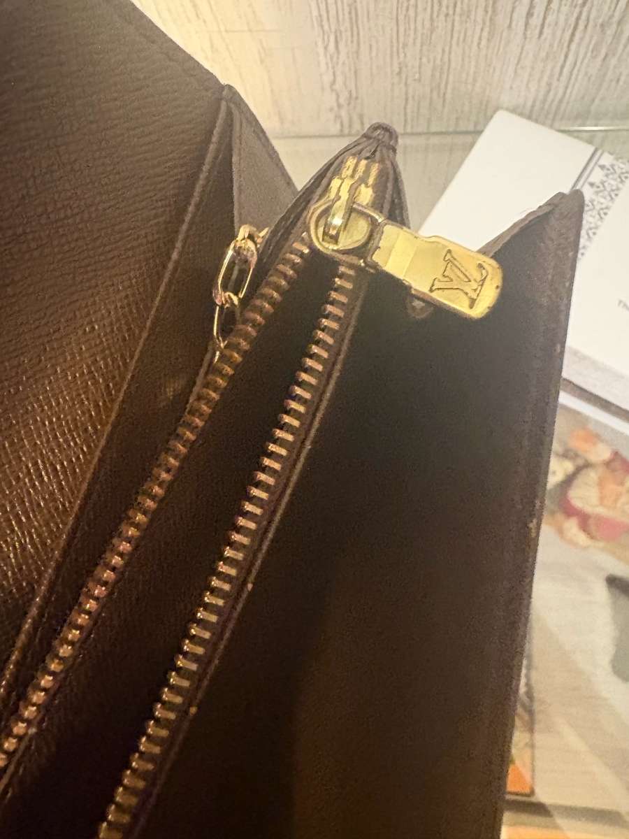 Authentic Louis Vuitton Sarah Wallet