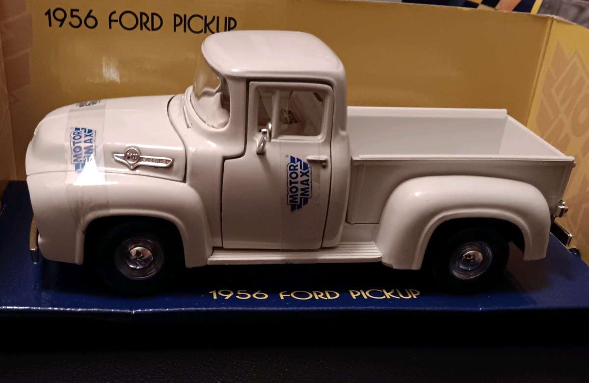 Motormax 1956 Ford Pickup In Box 124 Scale Diecast Model Car