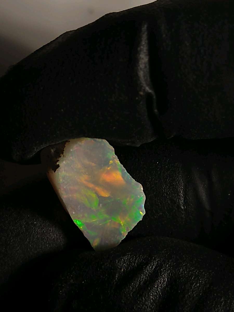 Untreated Dark Base Opal With Nice Pattern