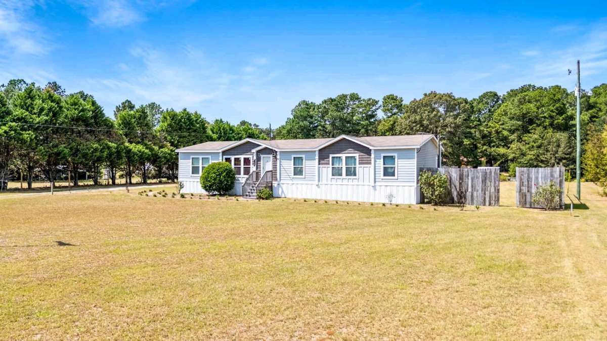 4 bed 2 bath and 5 bed 3 bath homes 2 and half acres