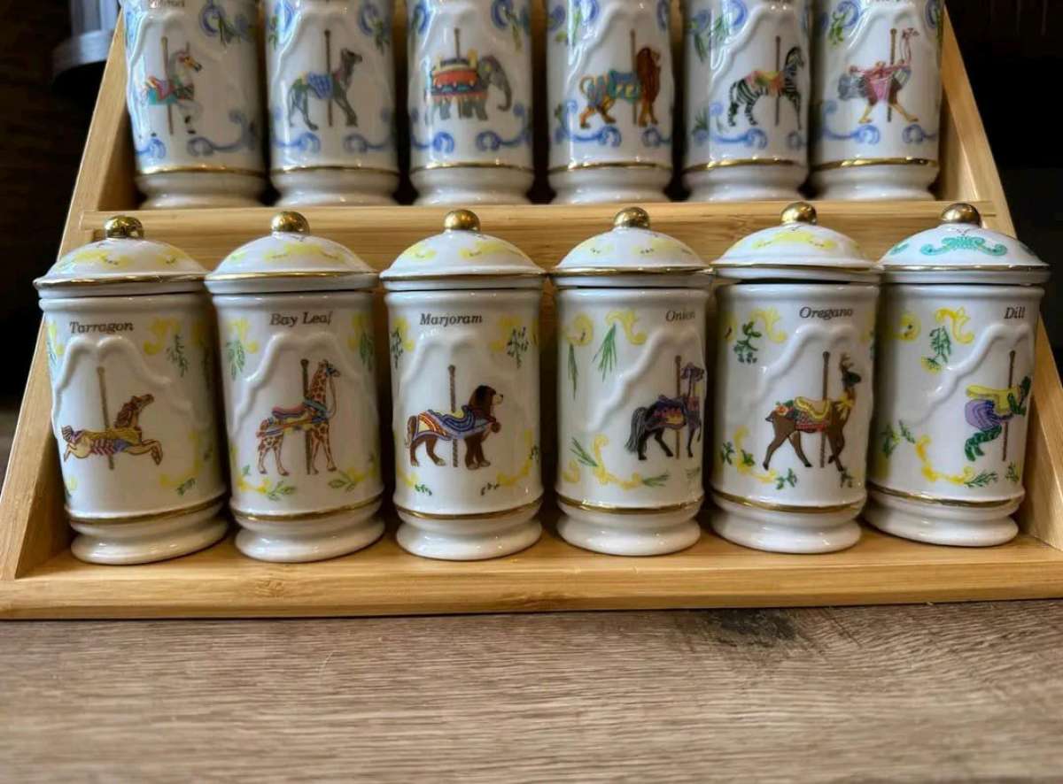 RARE LENOX 1993 CAROUSEL SPICE JARS FULL SET