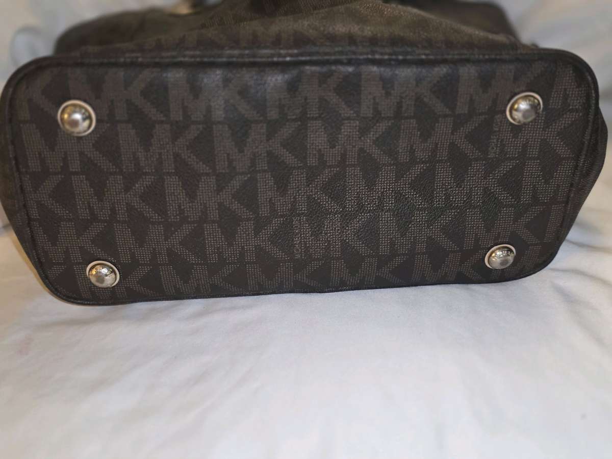 Michael Kors Jet Set large tote and MK  Alfie Booties