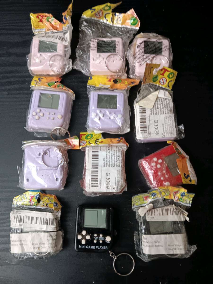 DIGITAL POCKET KEYCHAIN GAMES