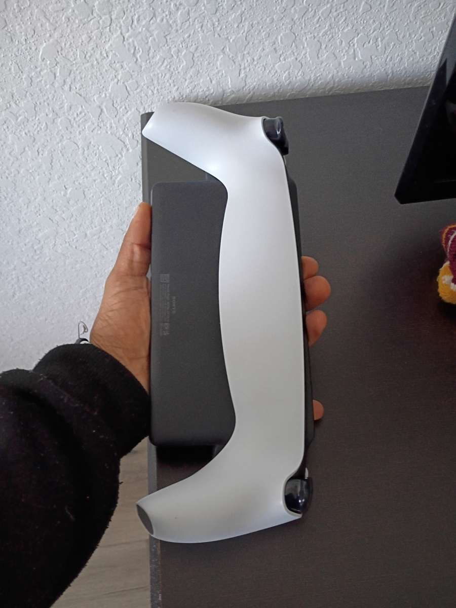 PS5 portable controller