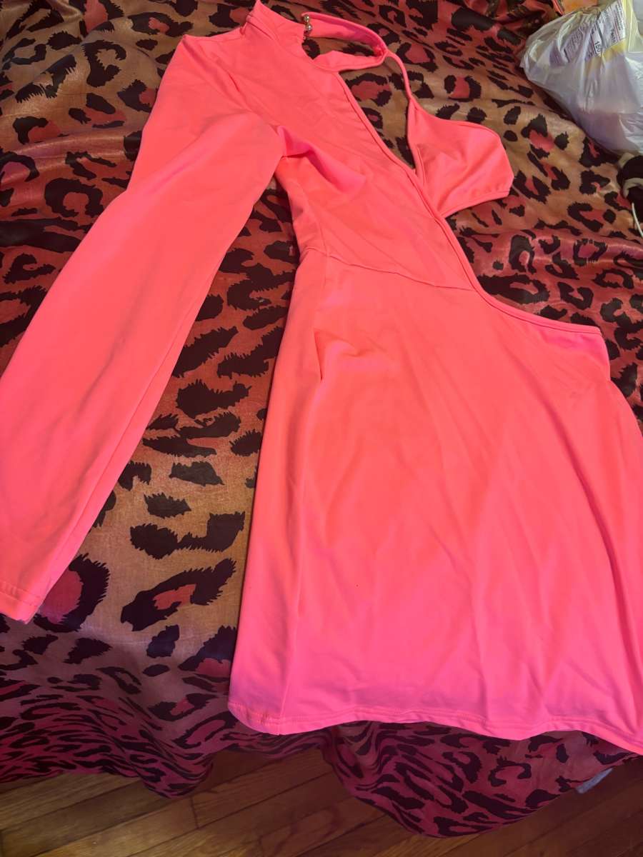 pink dress
