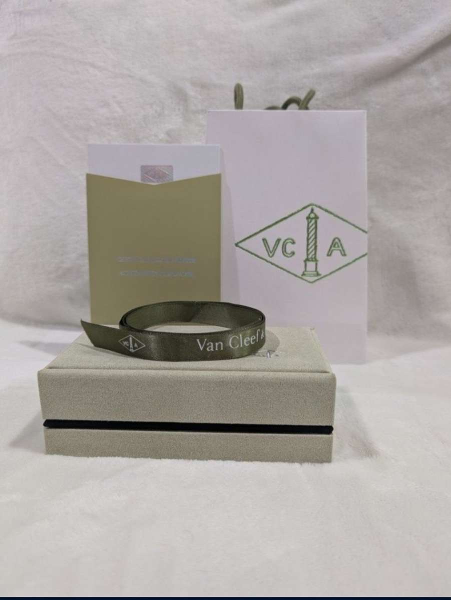 VCA 18k pvd black onyx and gold clover bracelet