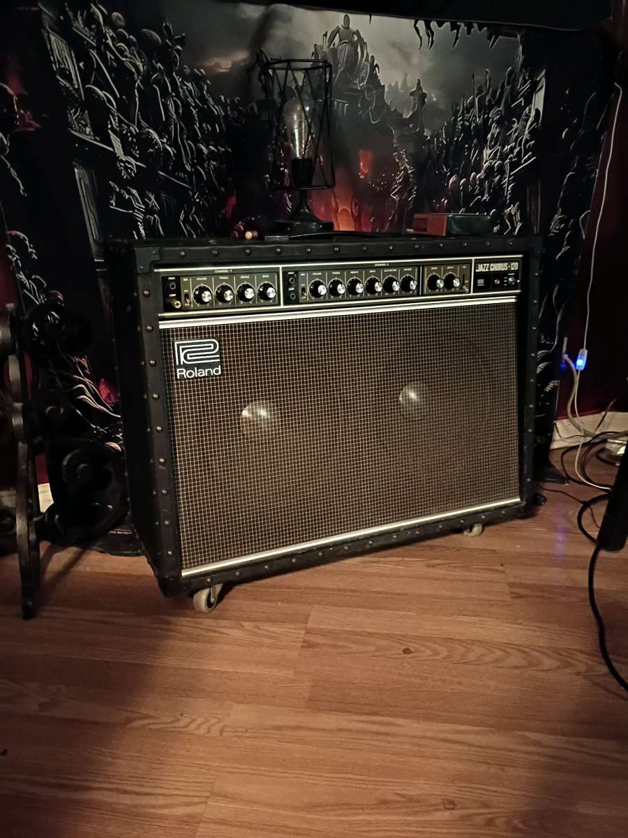 Roland speaker jazz amplifier