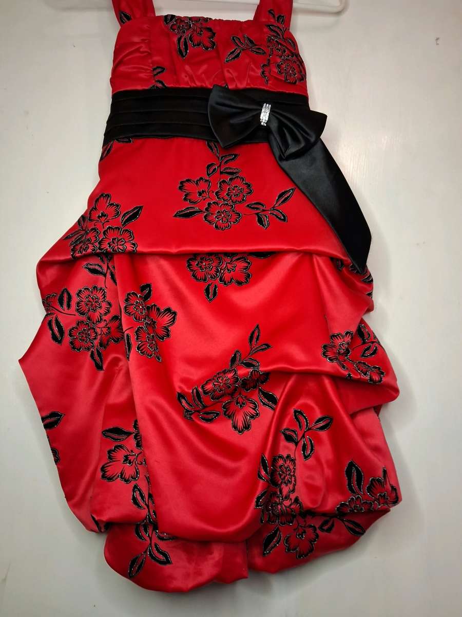 Girls szM Red and black Formal dress