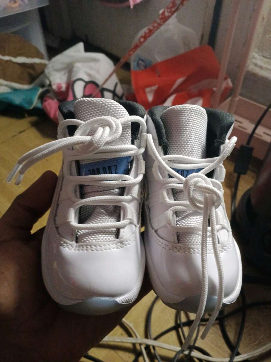 jordan legend blues 11s