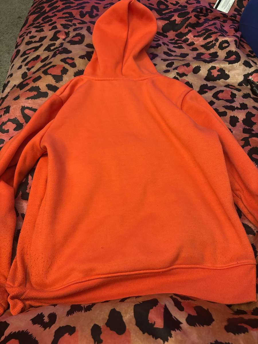 sweat shirt