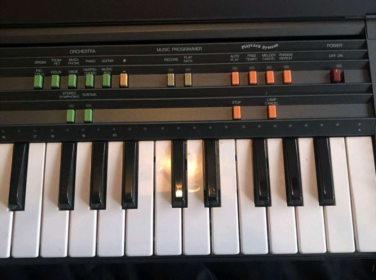 1984 YAMAHA PortaSound PCS 500 Digital Keyboard