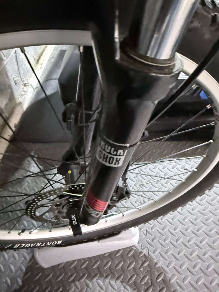 2009 Gary Fisher Piranha MTB  Hydraulic Brakes  G2 Geometry
