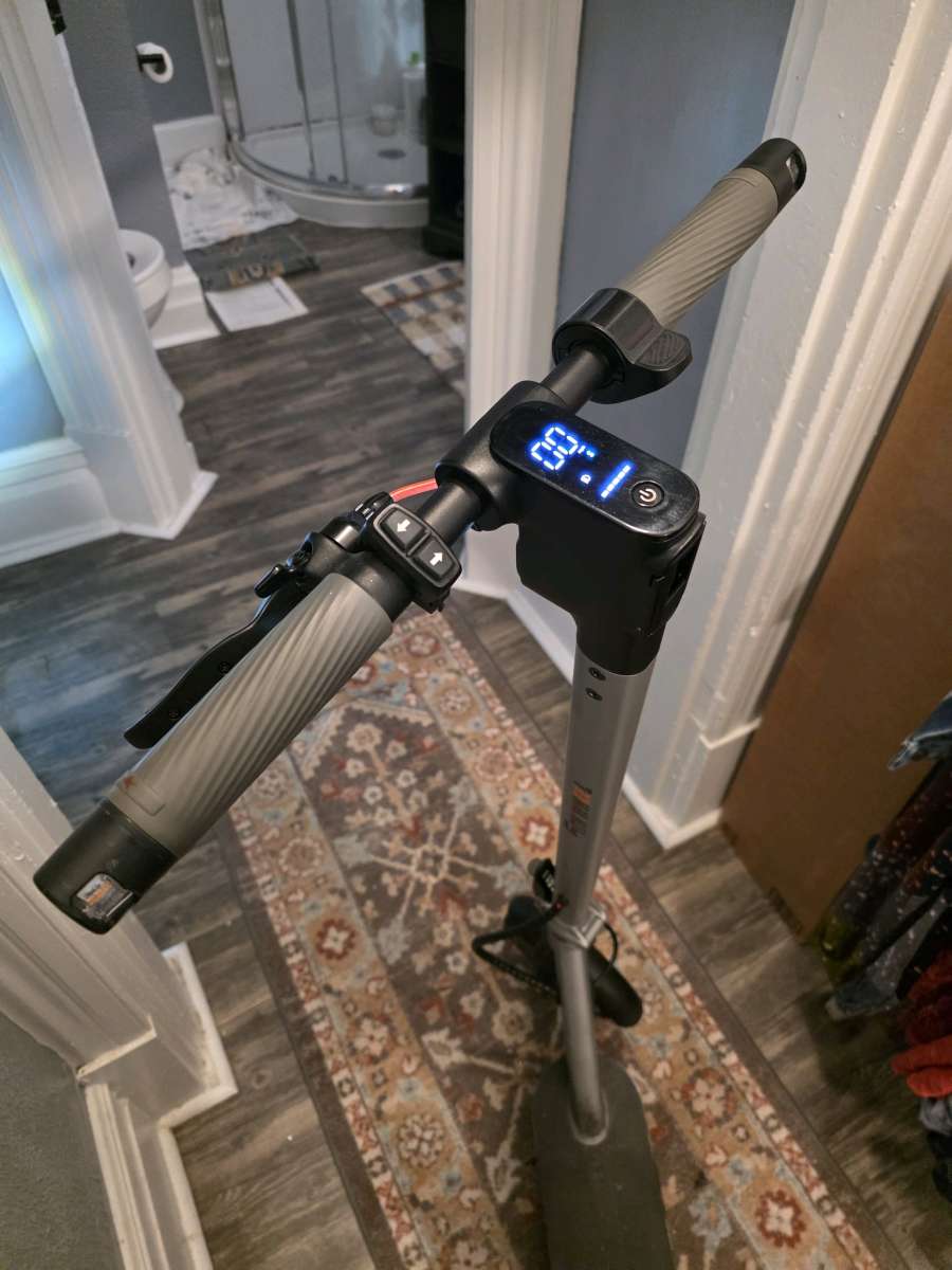 5th wheel E scooter hardly used