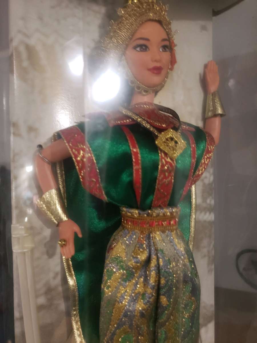 Thai Barbie Doll 1997 Thailand Dolls of the World Collectors