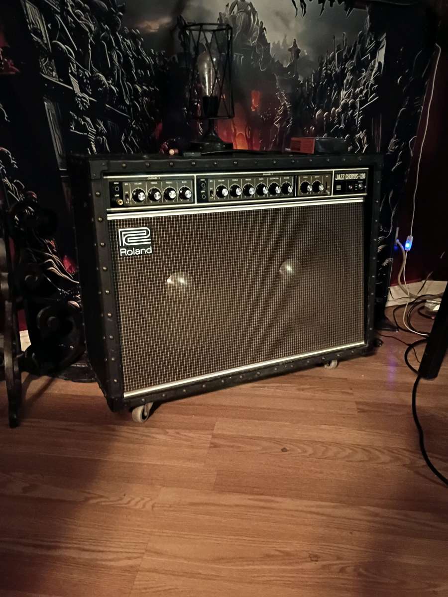 Roland speaker jazz amplifier