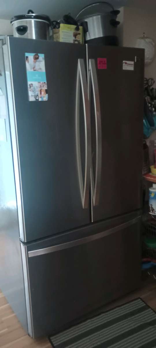 Kenmore Refrigerator Double Door freezer bottom
