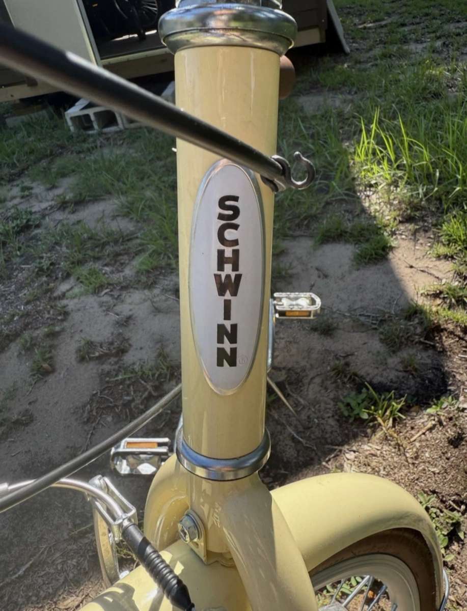 SCHWINN bicycle admiral 700c 7 speed hybrid