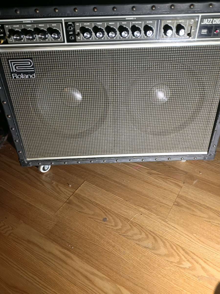 Roland speaker amplifier jazz