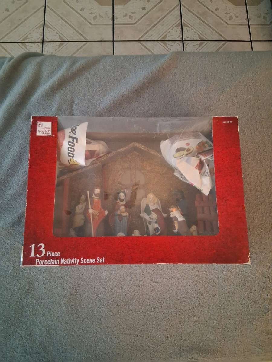 Home Accents Holiday 13 Piece Nativity Scene Set Figurines