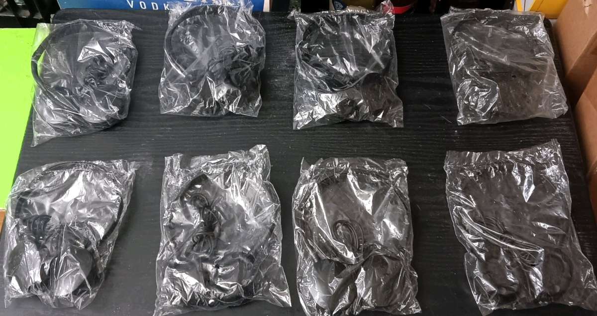 THIN WIRED AUDIO ADJUSTABLE HEADPHONES