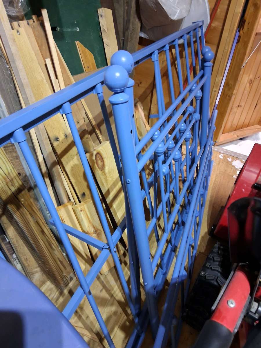 twin Day Bed and mattress