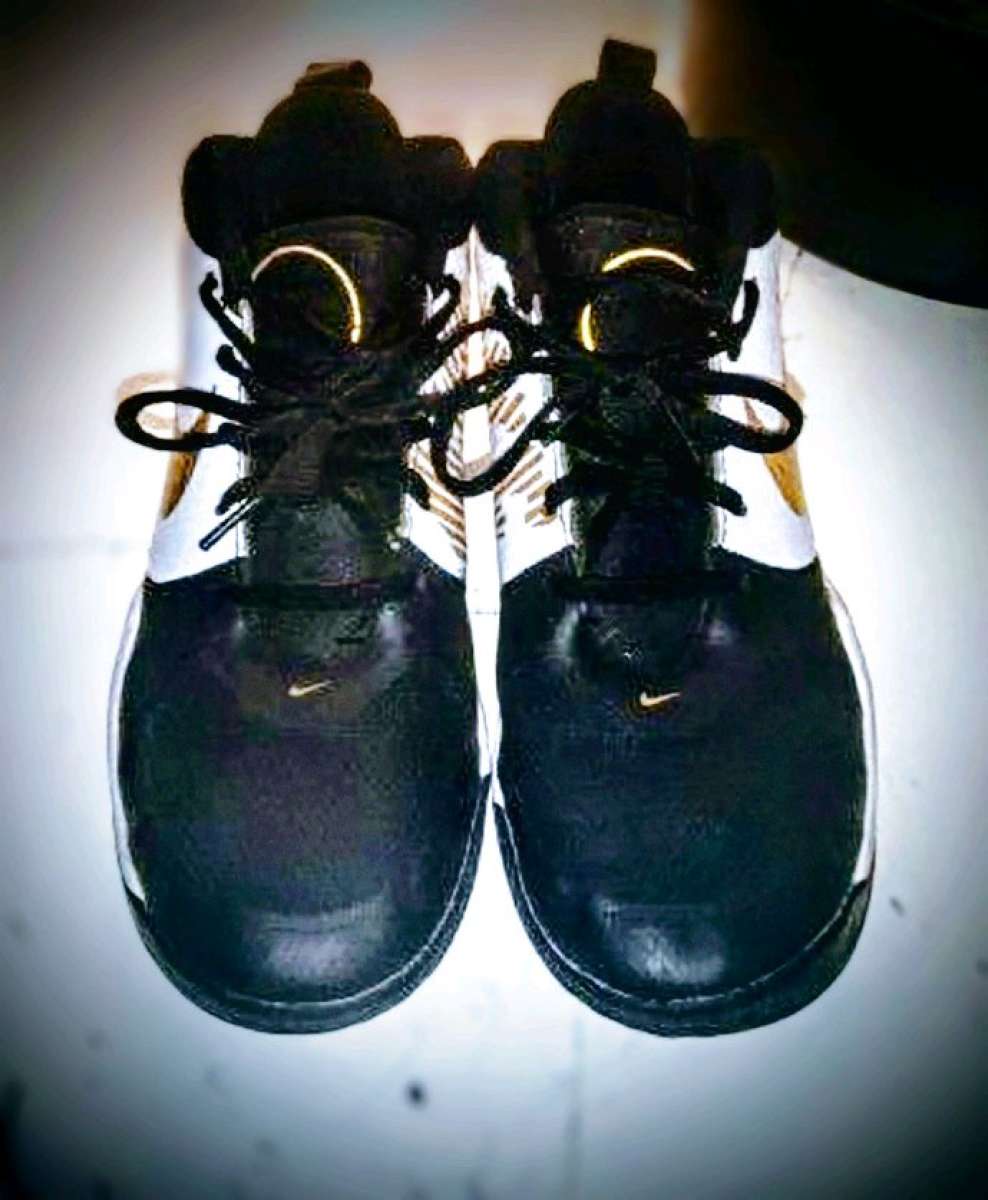 kids 6 and half size Nike shoes