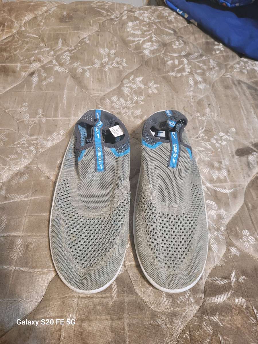 water shoes grey size 11 mens