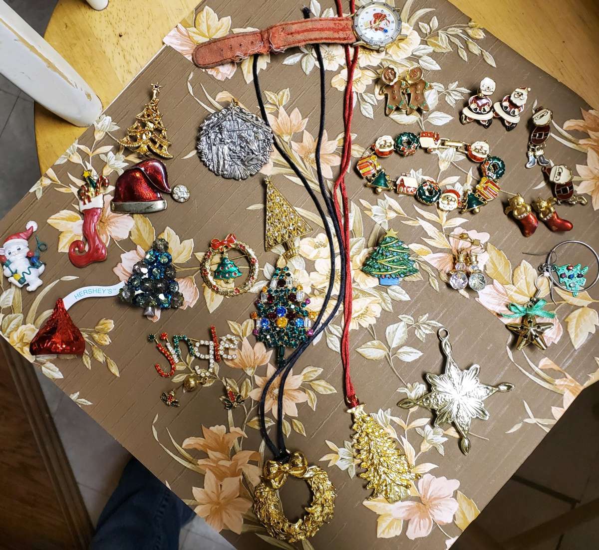 Christmas earrings bracelet pins necklaces broches