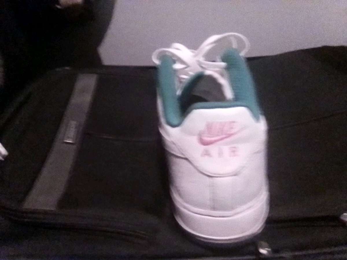 mens Nike tennis shoes size 11