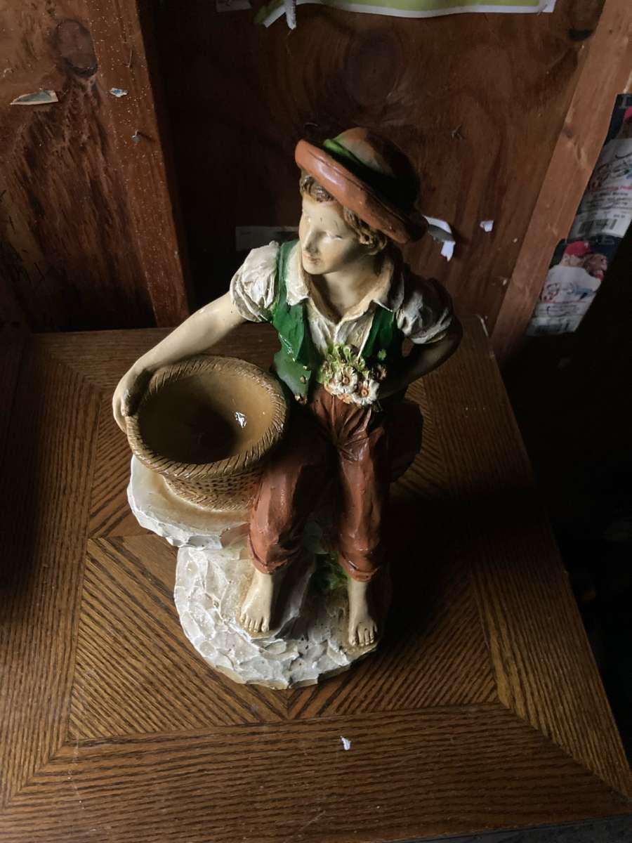 Universal Statuary Vintage Statue