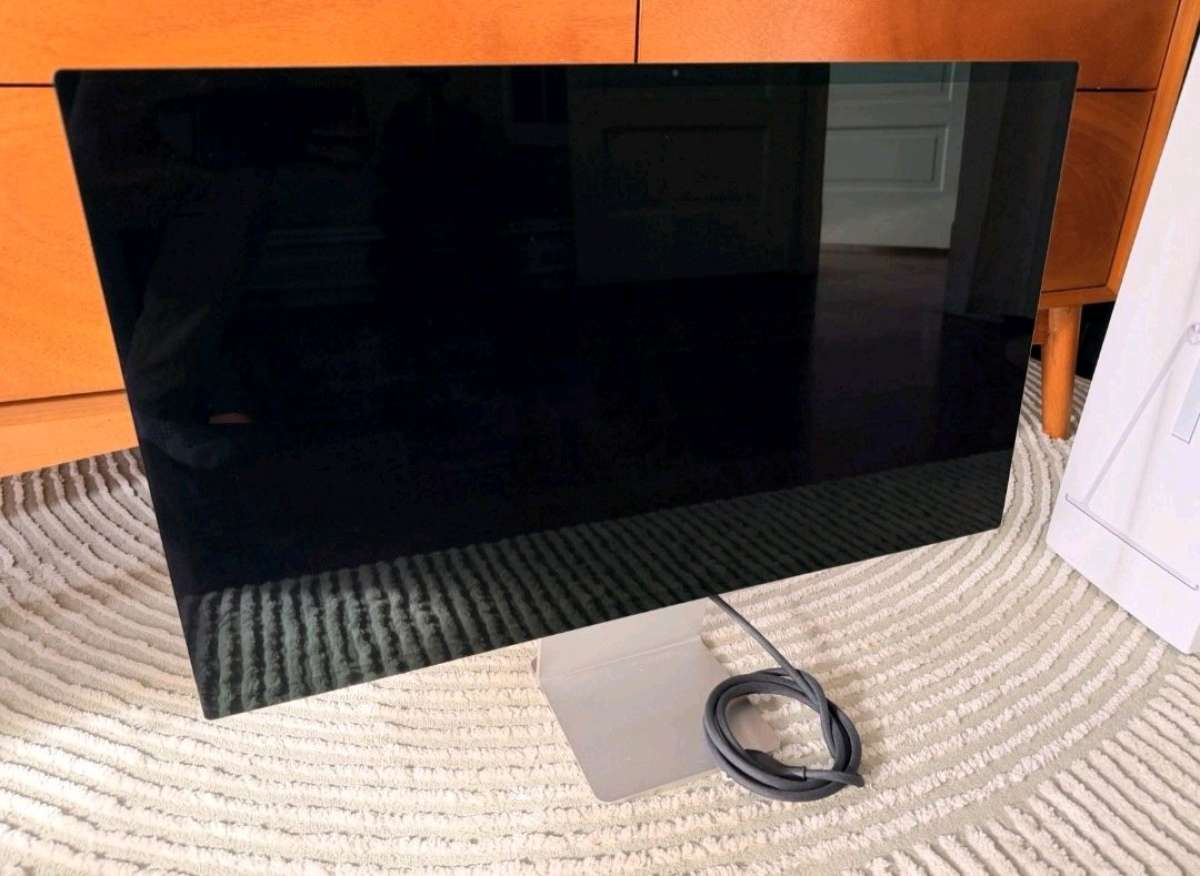 Apple Studio Display 27 with Standard Glass TiltAdjustable S