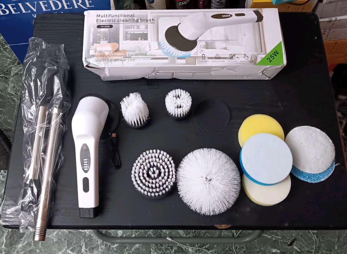 MULTIFUNCTIONAL ELECTRIC CLEANING BRUSH