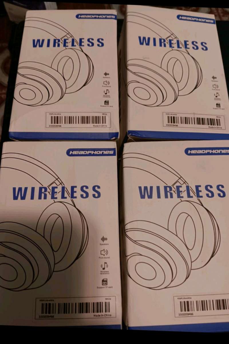 COLOURFUL WIRELESS ADJUSTABLE HEADPHONES