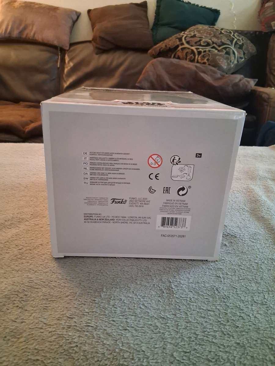 Funko Pop Deluxe Star Wars The Mandalorian 416 Figure