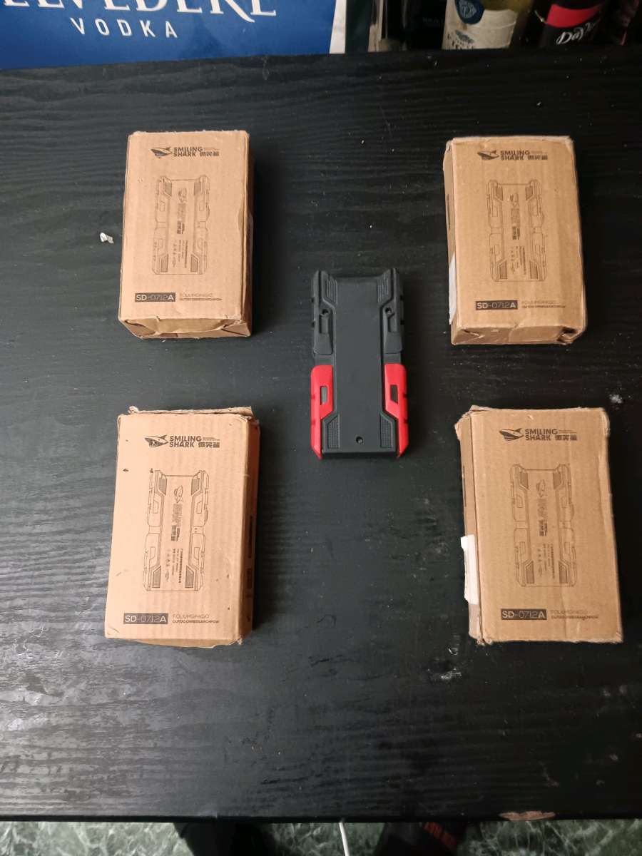 SMILING SHARK POWER BANK