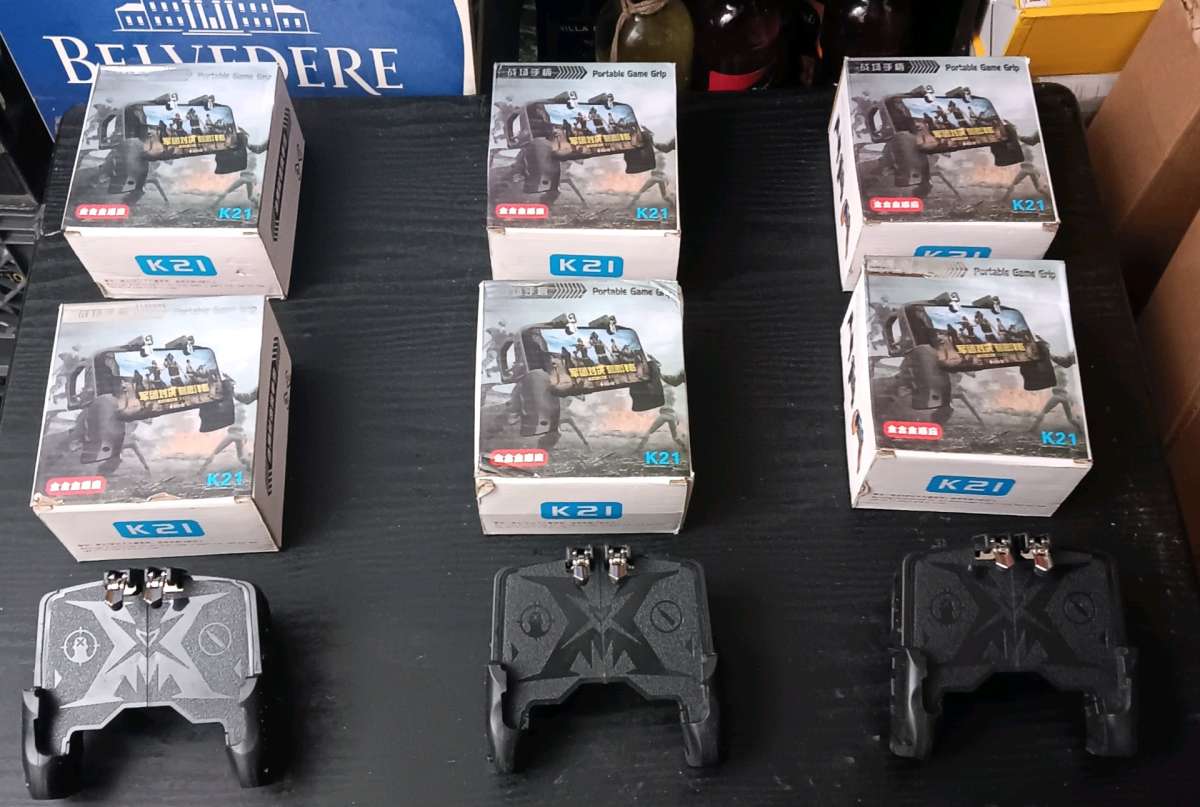 K21 SMARTPHONE BUTTON GAMING GRIP