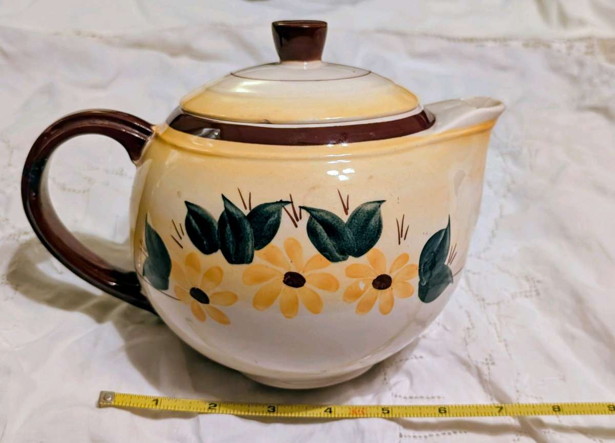 Vintage Black Eyed Susan collectable tea pot pottery