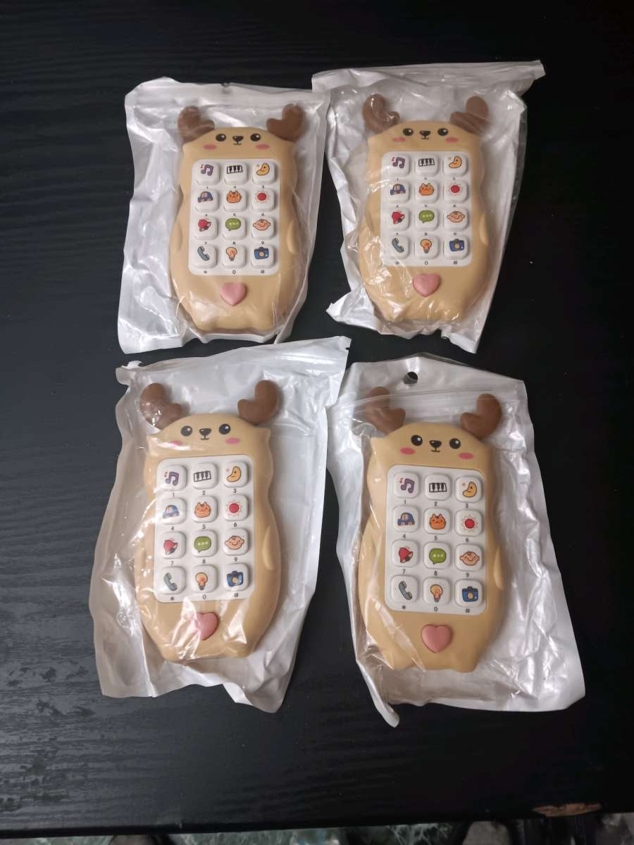 MOOSE TOY BUTTON PHONE