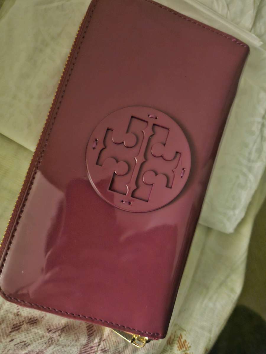 Tory Bruch wallet