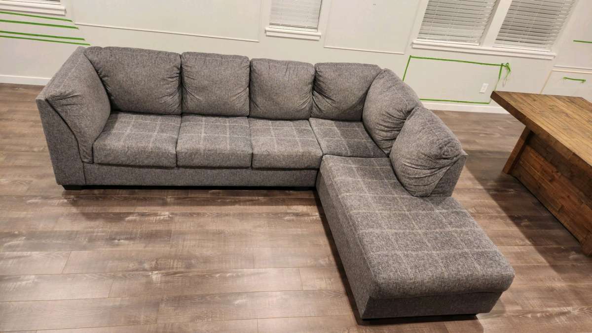 Excellent condition modern gray sectional sofa