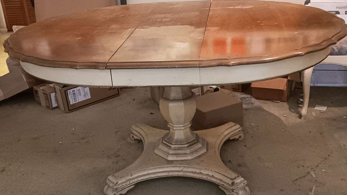VINTAGE DINING ROOM TABLE