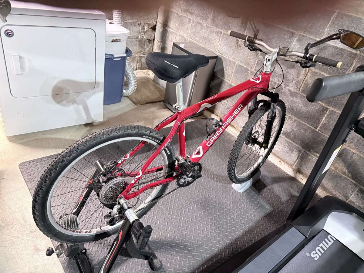 2009 Gary Fisher Piranha MTB  Hydraulic Brakes  G2 Geometry