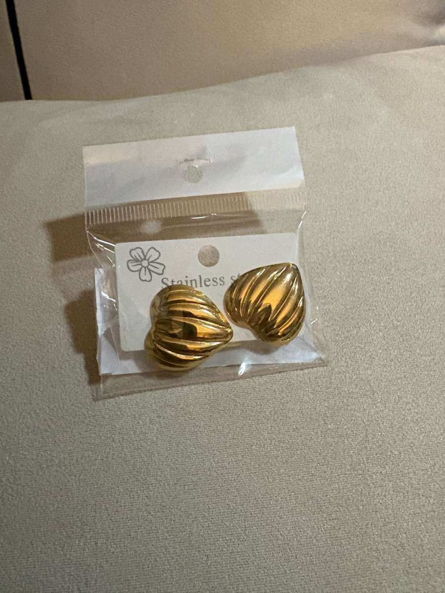 arrete stainless steel