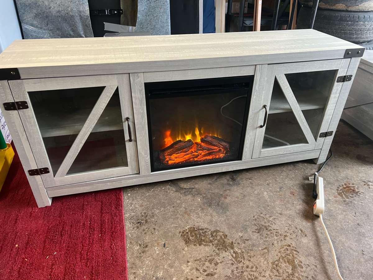 mueble para TV y chimenea en buen estado