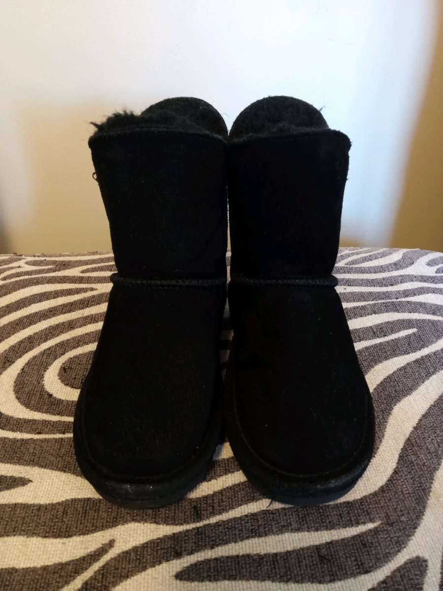 Bearpaw Kids Boots Size 10 Black  Great Condition