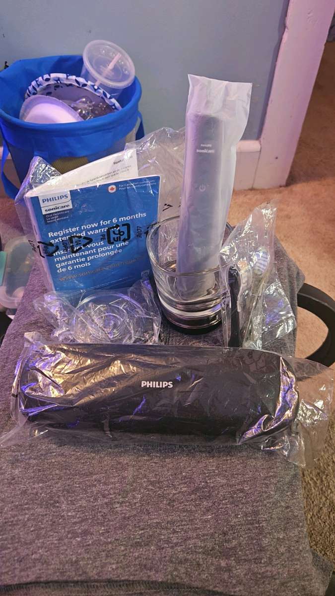 Philips Sonicare DiamondClean 9300 series electric toothbrus