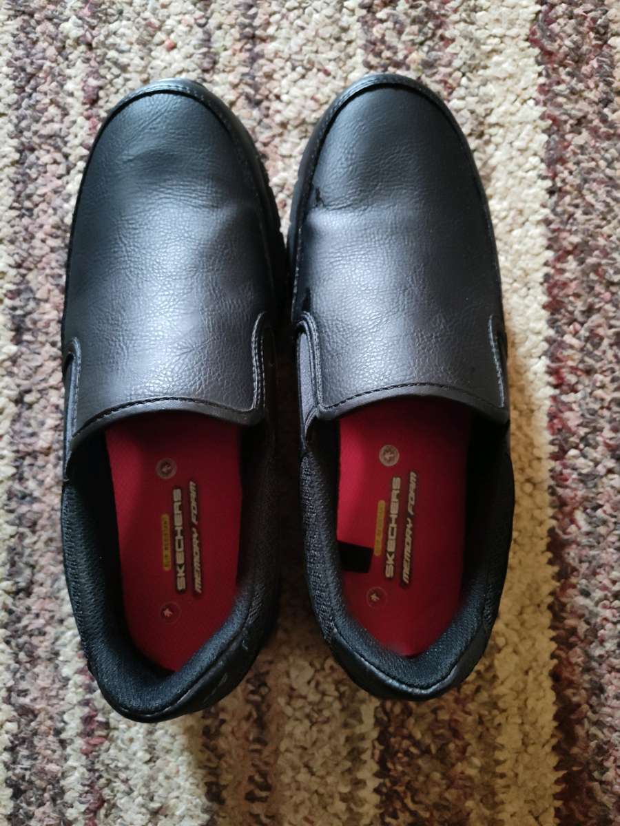 Sketchers Mens Work shoes Non slip Sz 9